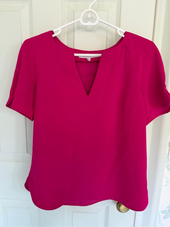 Trina Turk Tops - Trina Turk Bright Fuchsia/Pink V-Neck Short Sleeve Blouse
